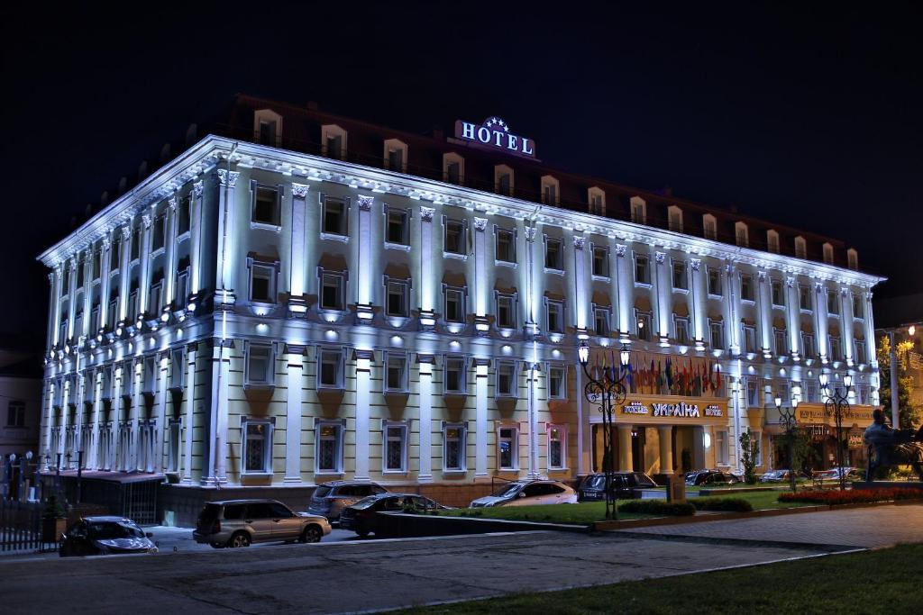 Hotel Ukraine Rivne Bagian luar foto